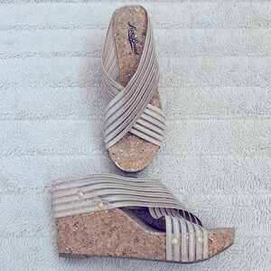 Lucky Brand Miller Cork Wedge Platform Criss Cross Gold Straps Slide Sandals